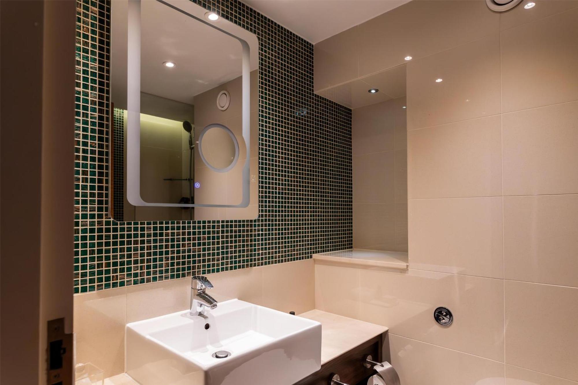 Hotel 100 Queen's Gate London, Curio Collection By Hilton